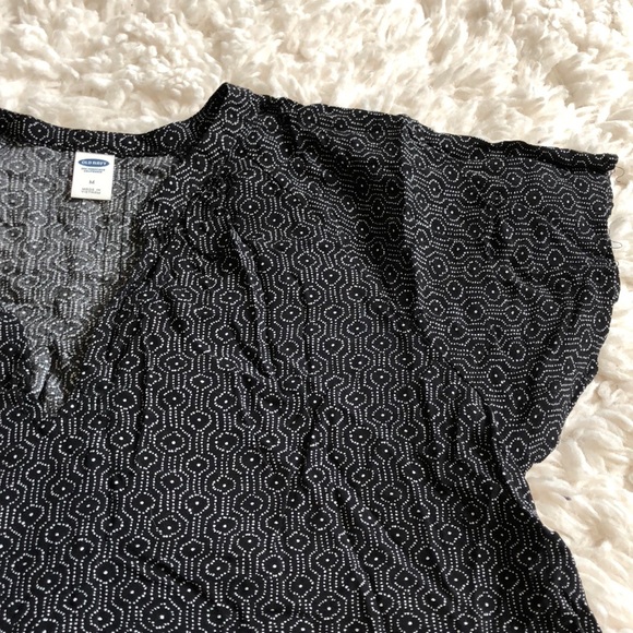 🔥5/25 sale🔥Old Navy lightweight shirt - Picture 3 of 6